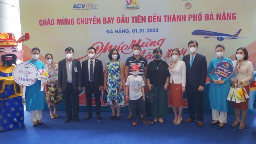 Đà Nẵng đón hơn 180 khách trên chuyến bay đầu tiên trong năm mới 2022