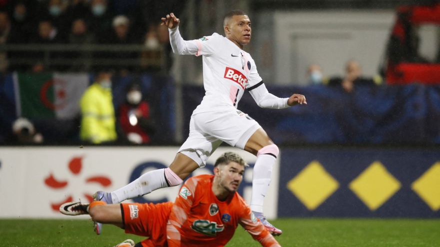 Mbappe lập hat-trick, PSG khởi đầu năm 2022 bằng trận thắng tưng bừng