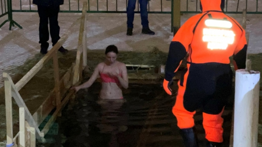 Độc đáo lễ tắm Rửa tội trong băng giá của người Nga 