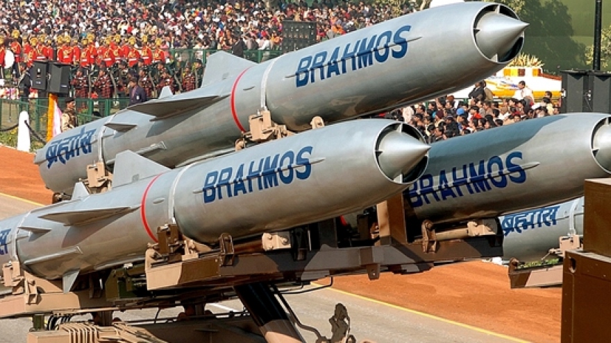 Ấn Độ và Philippines hoàn tất thỏa thuận mua bán hệ thống tên lửa Brahmos
