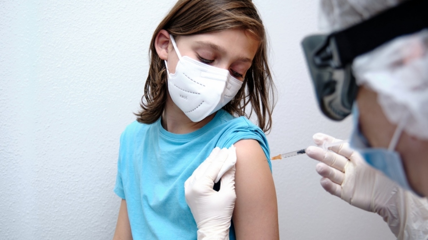 Hơn 4 triệu trẻ em Ấn Độ được tiêm mũi vaccine Covid-19 đầu tiên