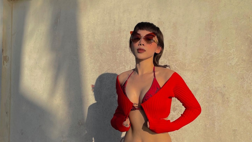 Chuyện showbiz: Tóc Tiên diện bikini khoe dáng nóng bỏng