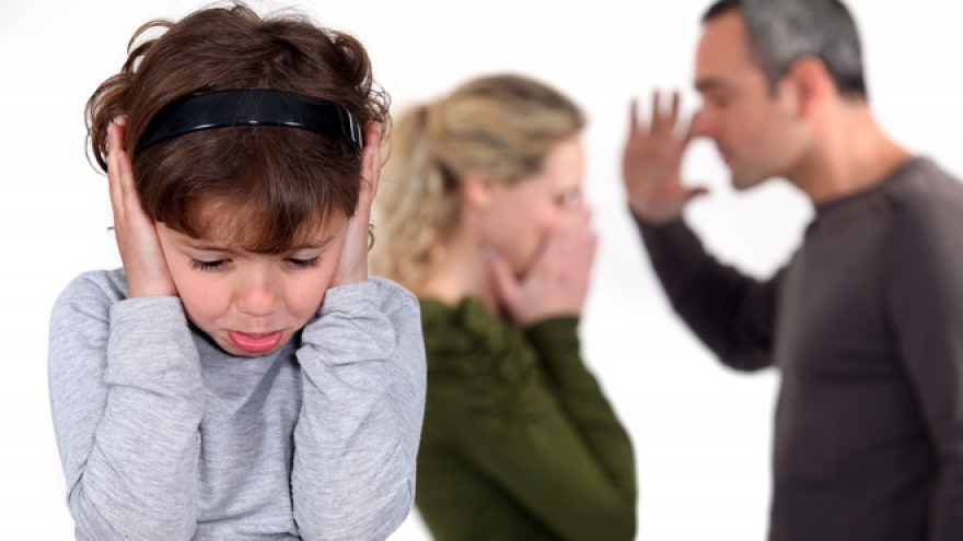 Hậu ly hôn: Đừng để con trẻ bị tổn thương