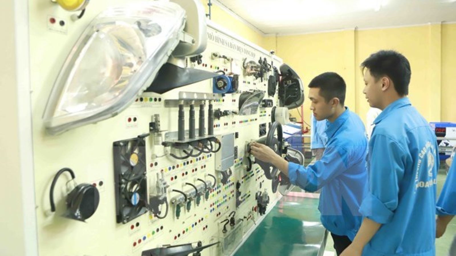 Strategy approved to boost vocational training development until 2030