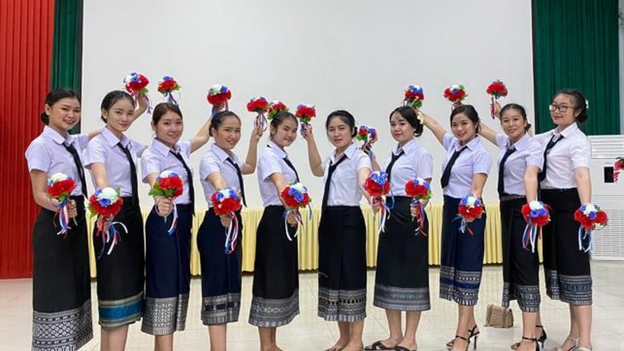Nghĩa Việt - Lào, tình xuyên biên giới