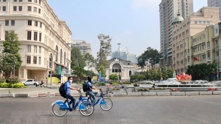 Bicycle-sharing service attracts young people in HCM city