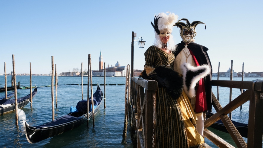 Venice khôi phục lễ hội hóa trang sau 2 năm dịch bệnh