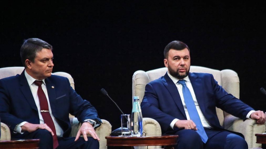 Người đứng đầu Donetsk và Lugansk yêu cầu Tổng thống Nga hỗ trợ quân sự