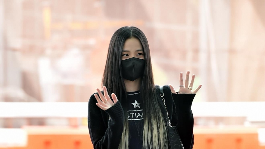 Jisoo (BLACKPINK) khác lạ với tóc ombre, sang Pháp dự Tuần lễ thời trang Paris