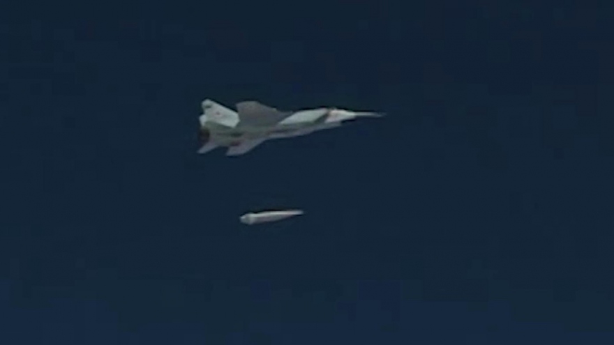 Xem MiG-31 phóng tên lửa siêu thanh Kinzhal trong cuộc tập trận chiến lược của Nga