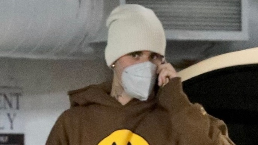 Justin Bieber tái xuất gầy gò sau khi bị mắc Covid-19