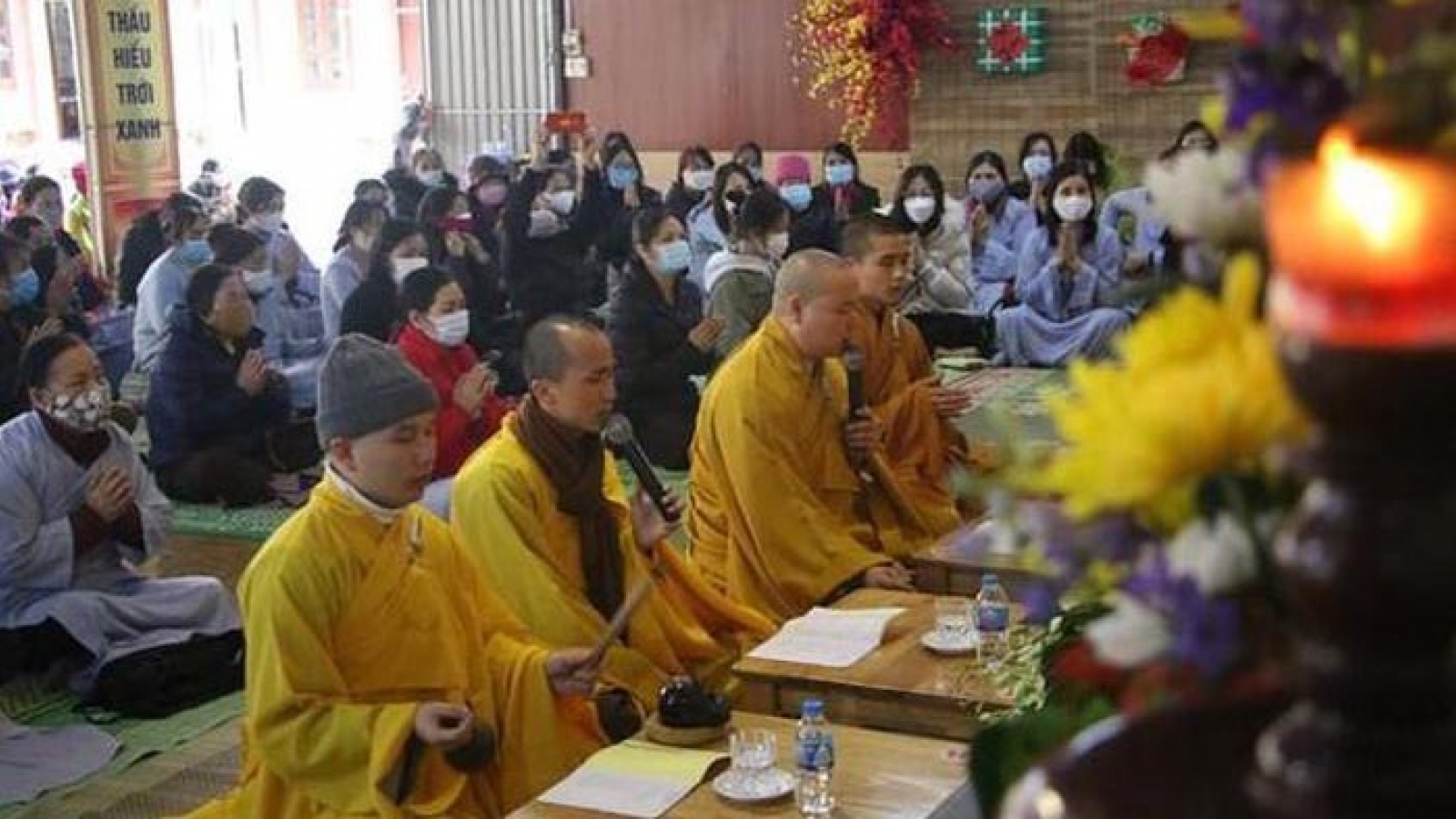People nationwide flock to pagodas to pray for peace in Lunar New Year