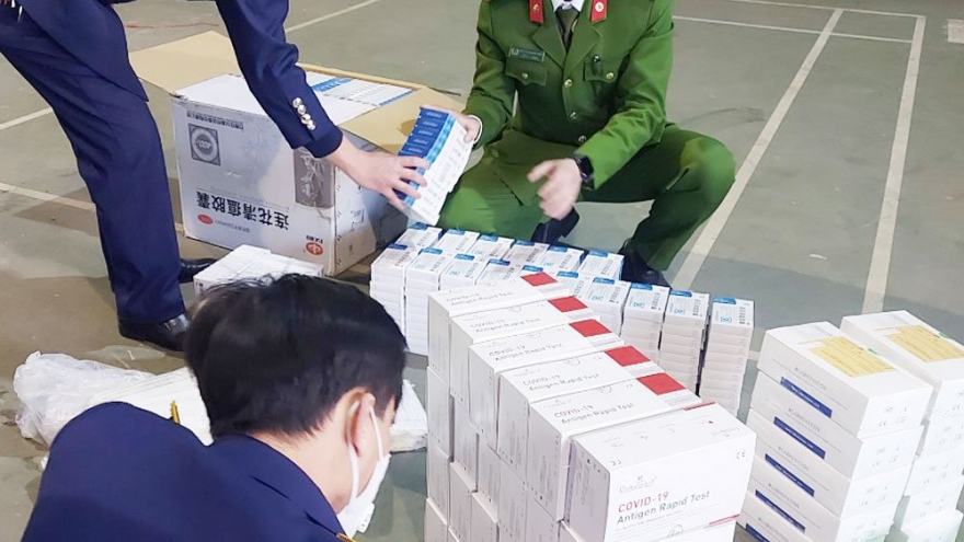 Bắc Giang tạm giữ hàng nghìn kit test, thuốc điều trị COVID-19 trôi nổi