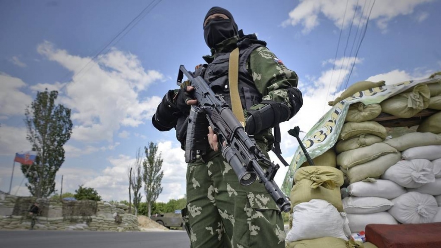 Cộng hòa Nhân dân Donetsk tự xưng ban bố tình trạng khẩn cấp, đụng độ với quân Ukraine