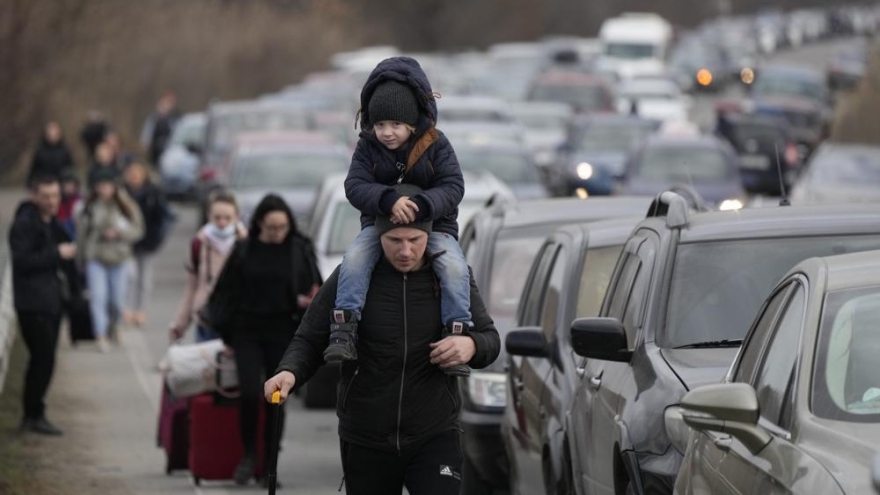 Nga khép vòng vây quanh Kiev, 150.000 người Ukraine di tản