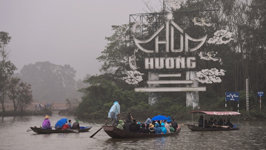 Chùa Hương nhộn nhịp ngày mở cửa chính thức