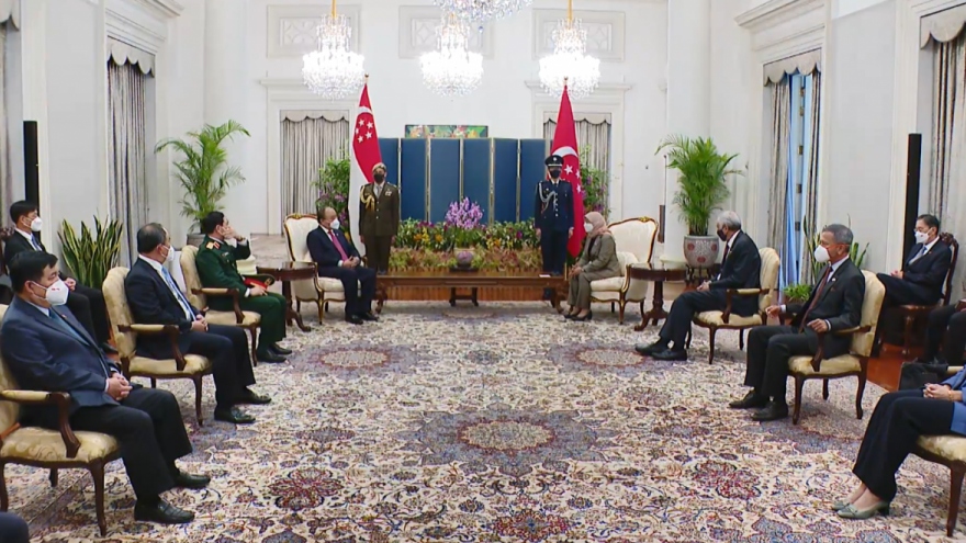 Vietnam always treasures strategic partnership with Singapore, President Phuc says