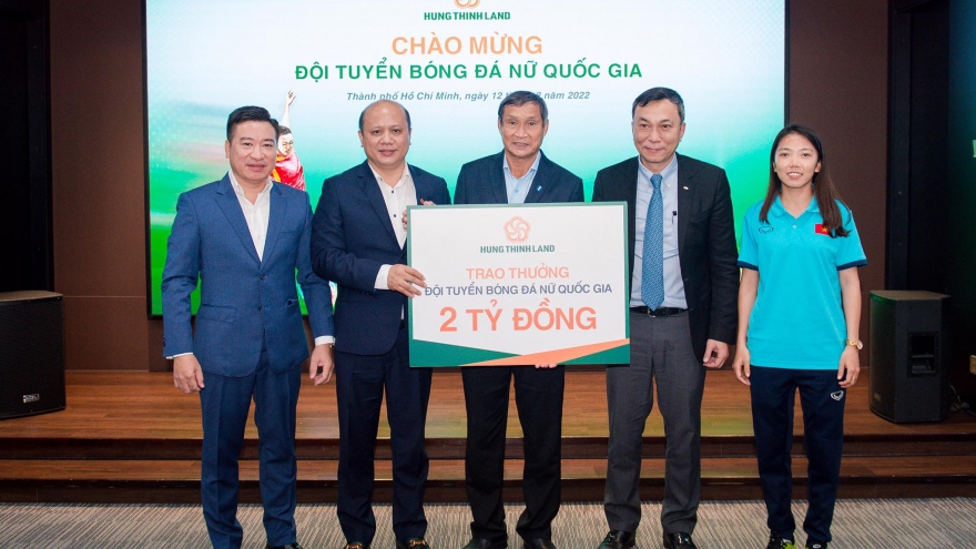 Hưng Thịnh Land trao thưởng 2 tỷ đồng cho đội tuyển bóng đá nữ Việt Nam