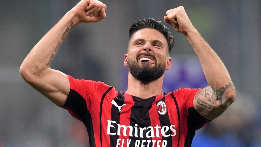 Giroud ghi 2 bàn trong 3 phút, AC Milan ngược dòng ấn tượng trước Inter Milan