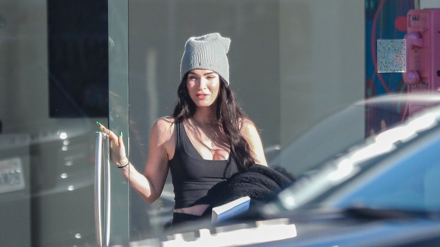 Megan Fox gợi cảm đến spa làm đẹp sau chuyến nghỉ dưỡng