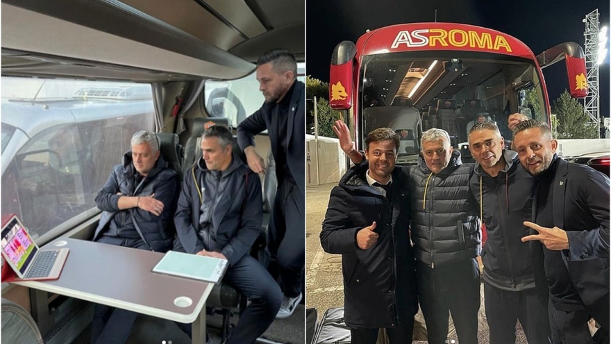 Jose Mourinho gây bất ngờ với màn chỉ đạo đội bóng từ xe bus