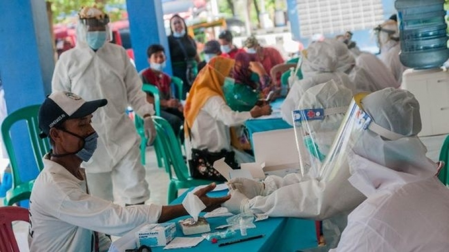 Ca mắc Covid-19 ở Indonesia đột ngột vọt tăng 