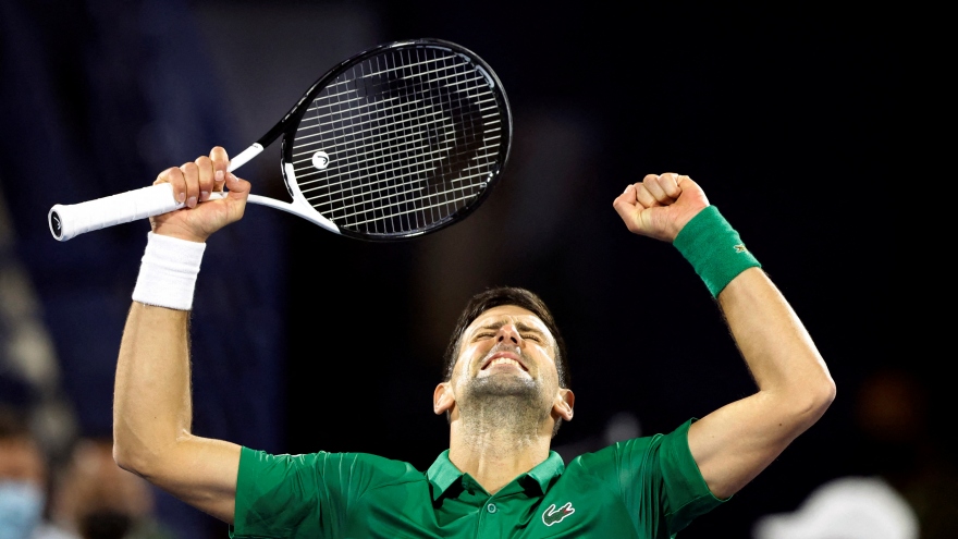 Djokovic thắng dễ trận đầu tiên trong năm 2022