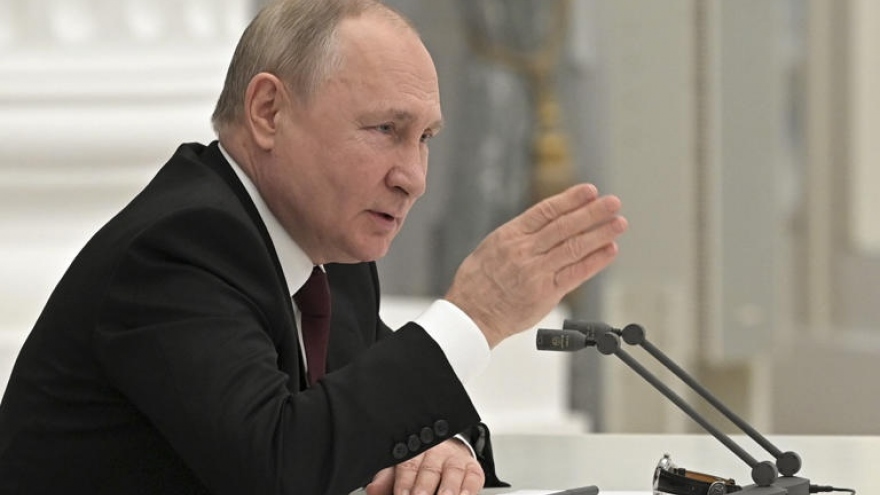 Tổng thống Nga Putin cân nhắc nước cờ kế tiếp, cảnh báo Ukraine về xóa bỏ di sản Xô viết