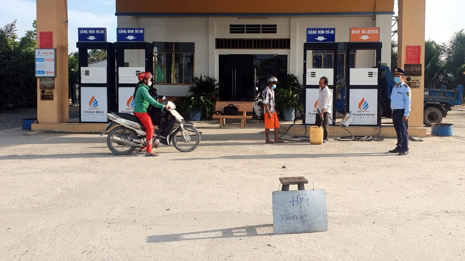 Không dự trữ xăng dầu bắt buộc, 2 doanh nghiệp đầu mối bị xử phạt 320 triệu đồng