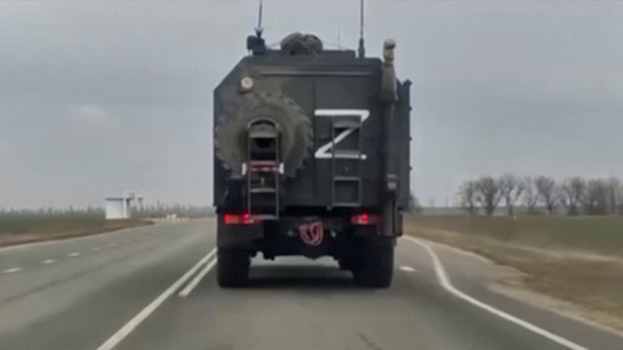 Các phương tiện quân sự từ phía Crimea dồn dập tiến vào Ukraine