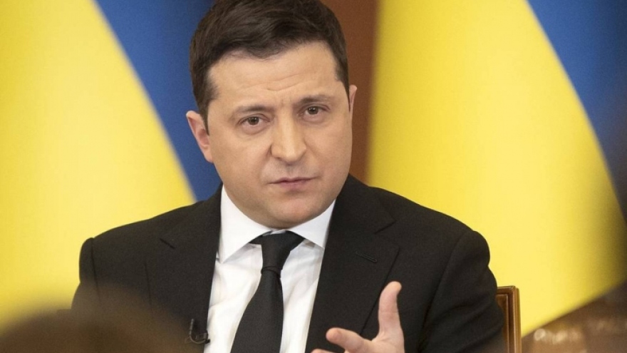 Giới siêu giàu tháo chạy khỏi Ukraine, Tổng thống Zelensky nói "sai lầm"