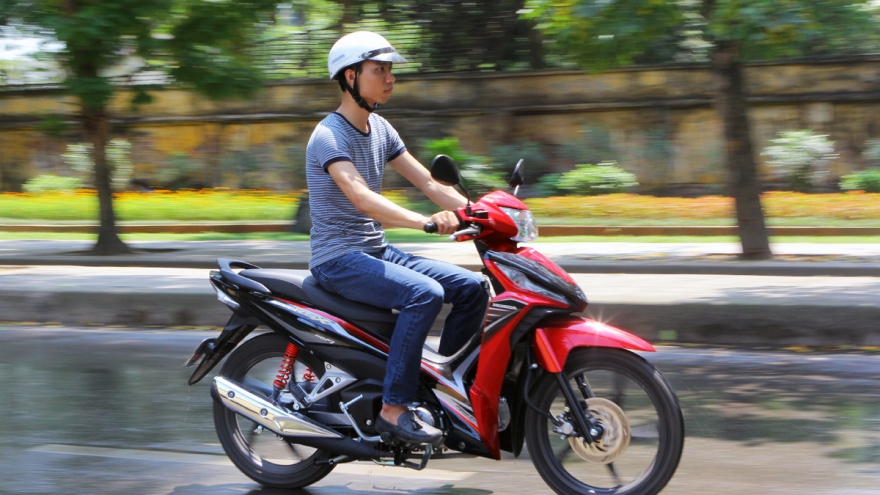 Đi xe máy như thế nào để tiết kiệm nhiên liệu?