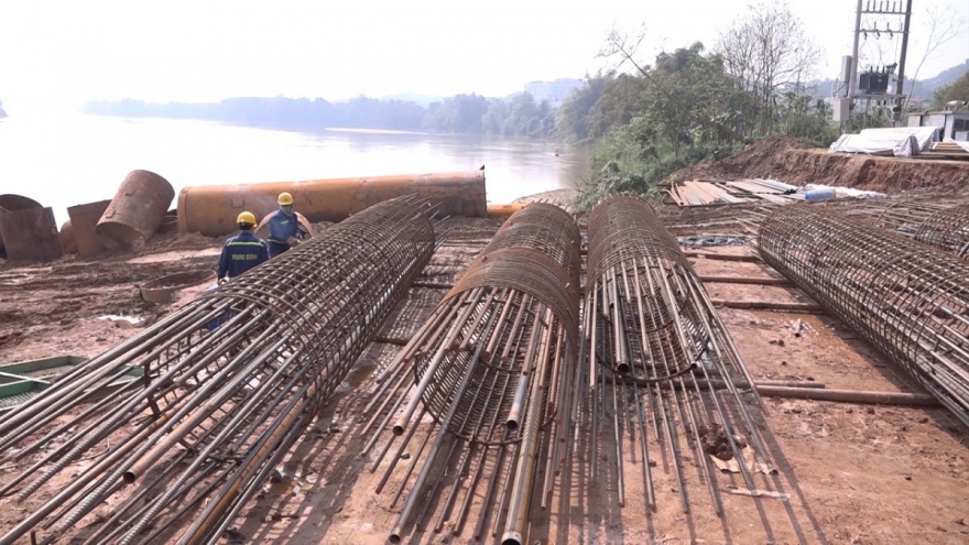 Doanh nghiệp đau đầu vì "bão giá kép"