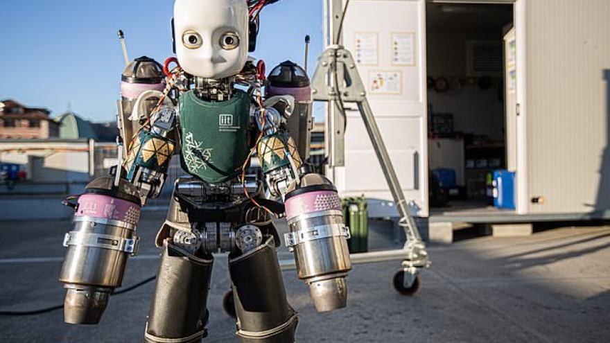 Robot thế hệ mới có thể điều khiển từ xa tới 300km