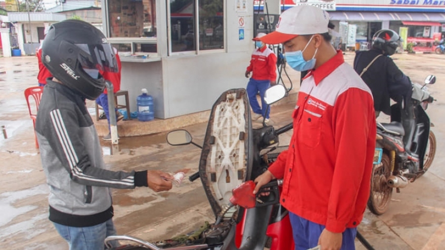 Giá xăng dầu thị trường quốc tế ảnh hưởng nghiêm trọng đến nguồn cung của Lào