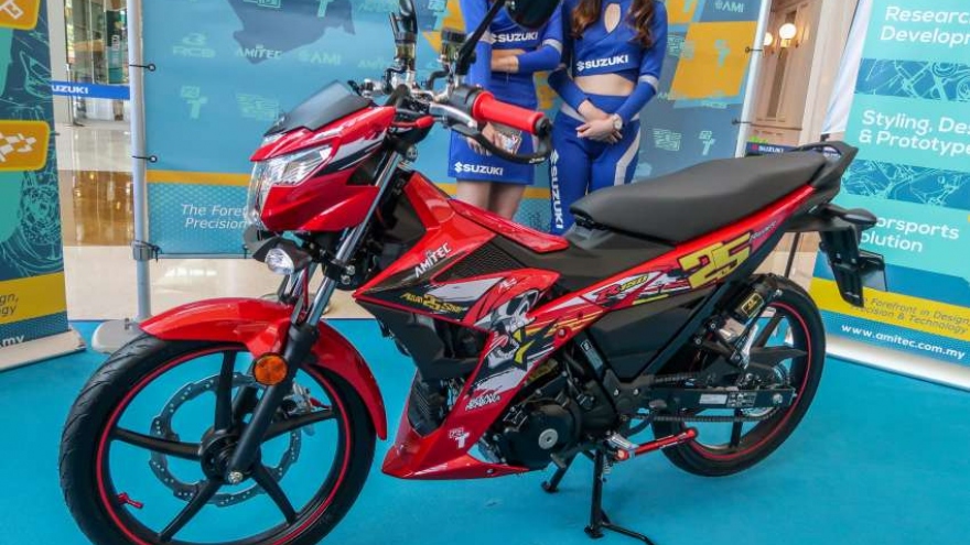 Suzuki Raider R150 Fi phiên bản Azlan Shah vừa trình làng