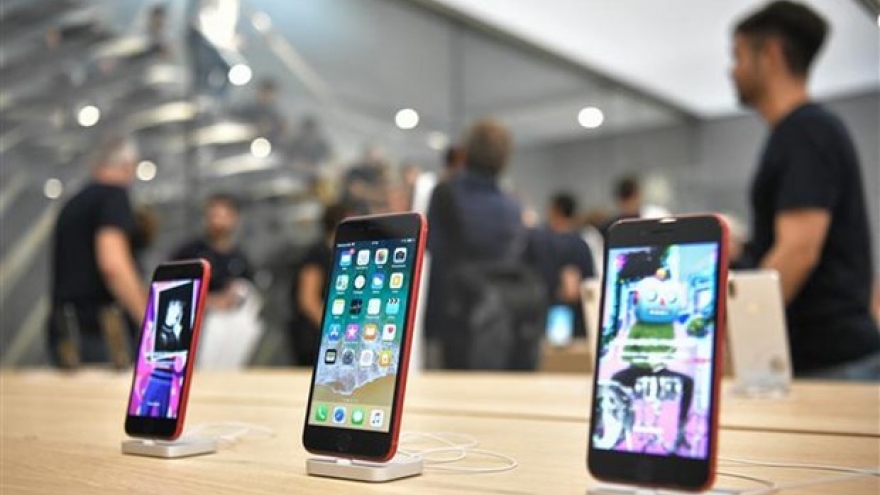 Apple cắt giảm sản lượng điện thoại iPhone và tai nghe AirPods