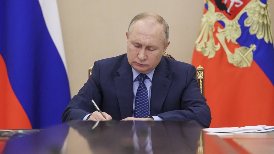 Tổng thống Nga phê chuẩn luật về trách nhiệm hình sự do phổ biến tin giả