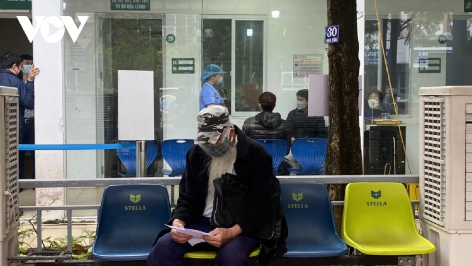 COVID-19: Daily count falls slightly to more than 161,000 in Vietnam