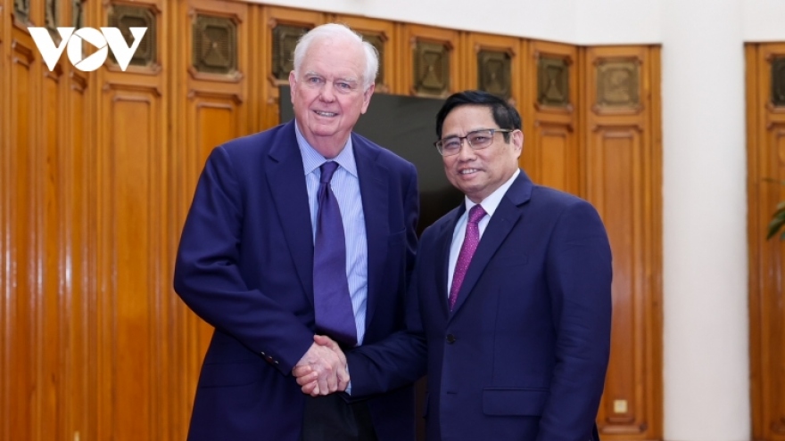 PM receives Harvard Vietnam Program founder