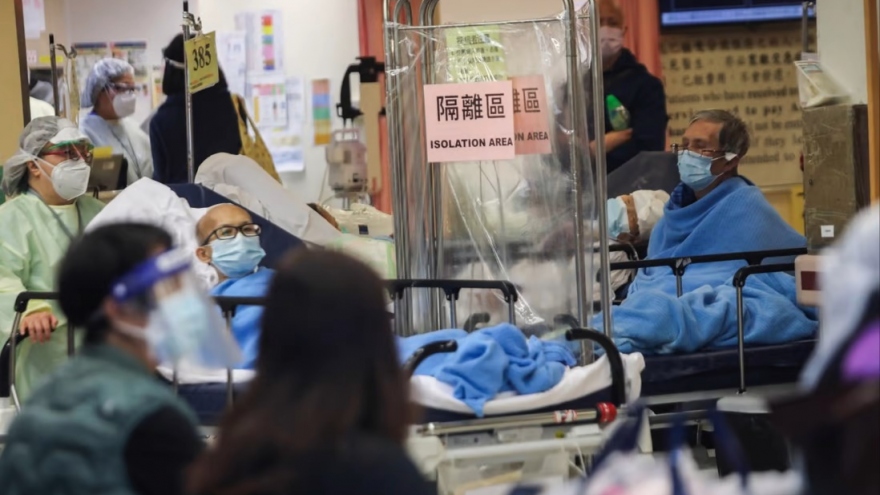 Từ bài học Hong Kong, Trung Quốc kêu gọi người cao tuổi tiêm vaccine Covid-19