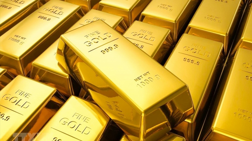 Domestic gold prices plunge after hitting all-time high