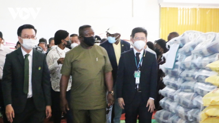 Sierra Leone President ends Vietnam visit