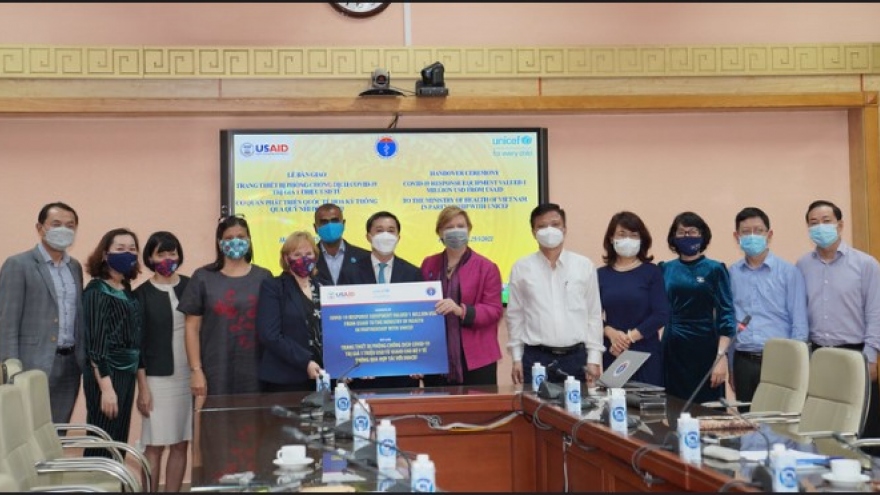 USAID, UNICEF provide Vietnam with US$1 million in COVID-19 supplies 