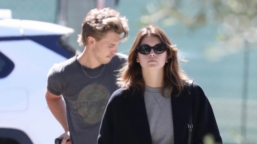 Người mẫu Kaia Gerber xinh đẹp đi du lịch cùng bạn trai Austin Butler