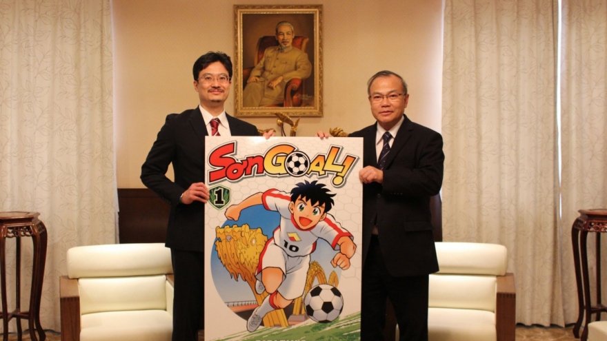 Japanese publisher introduces comic series on Vietnamese football