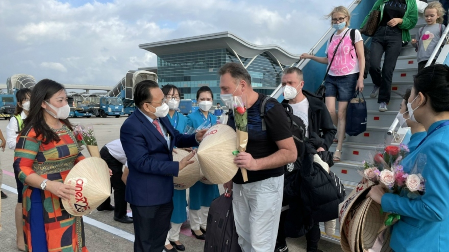 Number of foreign passengers via airports in Q1 sees 441% rise