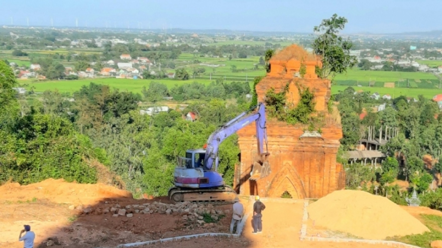 Bình Định thu hồi văn bản truy tìm cán bộ bảo tàng cung cấp hình ảnh tu bổ tháp Bánh Ít