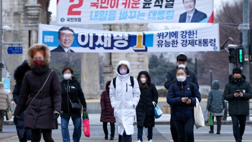 Bầu cử Tổng thống Hàn Quốc: Cử tri bắt đầu bỏ phiếu sớm