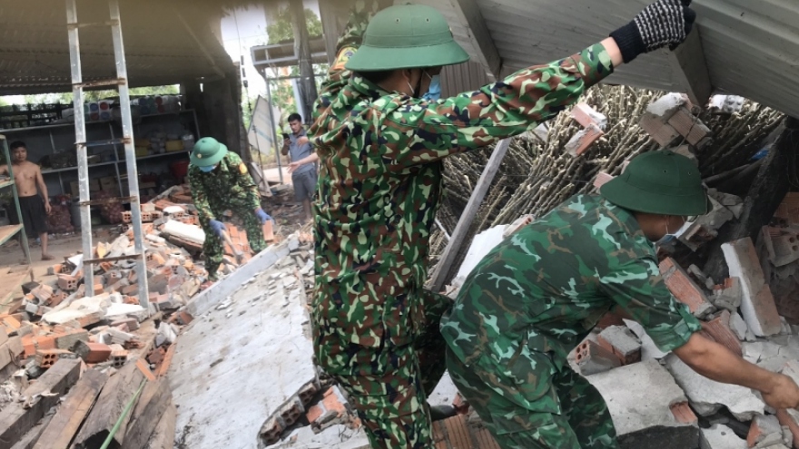 Đắk Lắk hỗ trợ người dân biên giới khắc phục hậu quả trận mưa lớn kèm lốc xoáy